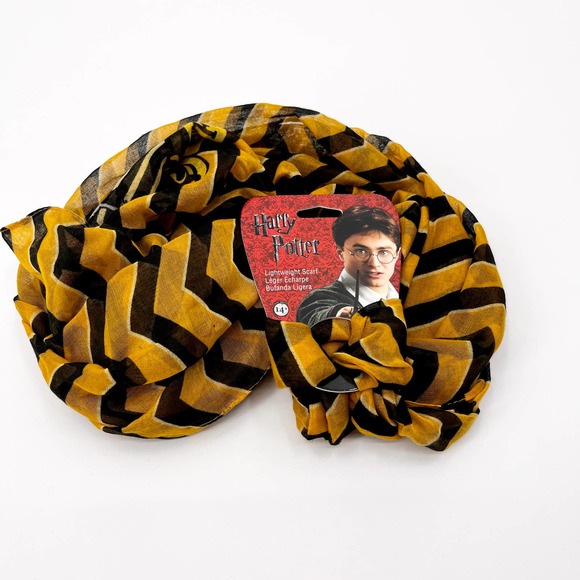 BRAND NEW Harry Potter Hufflepuff Lightweight Infinity Scarf Costume - Picture 1 of 8